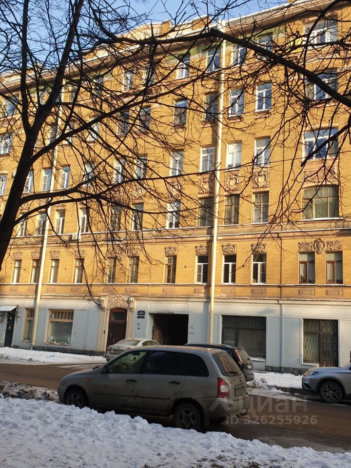 Продажа 6-комн квартиры на вторичном рынке 18-я Васильевского острова линия, 9