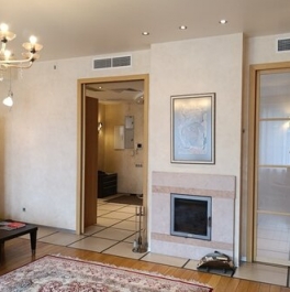 Продажа 4-комн квартиры на вторичном рынке Петровский пр-кт,  д. 1