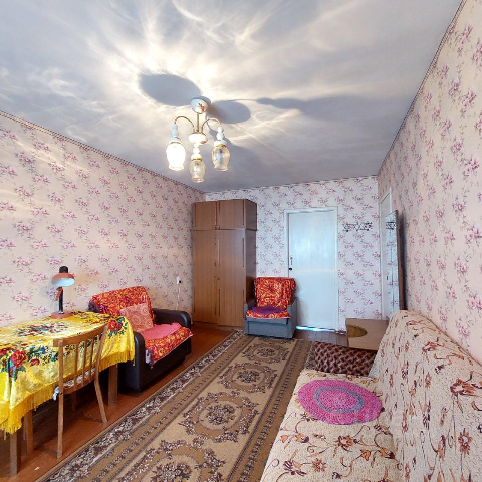 Продажа 2-комн квартиры на вторичном рынке пос. Котельский, 8