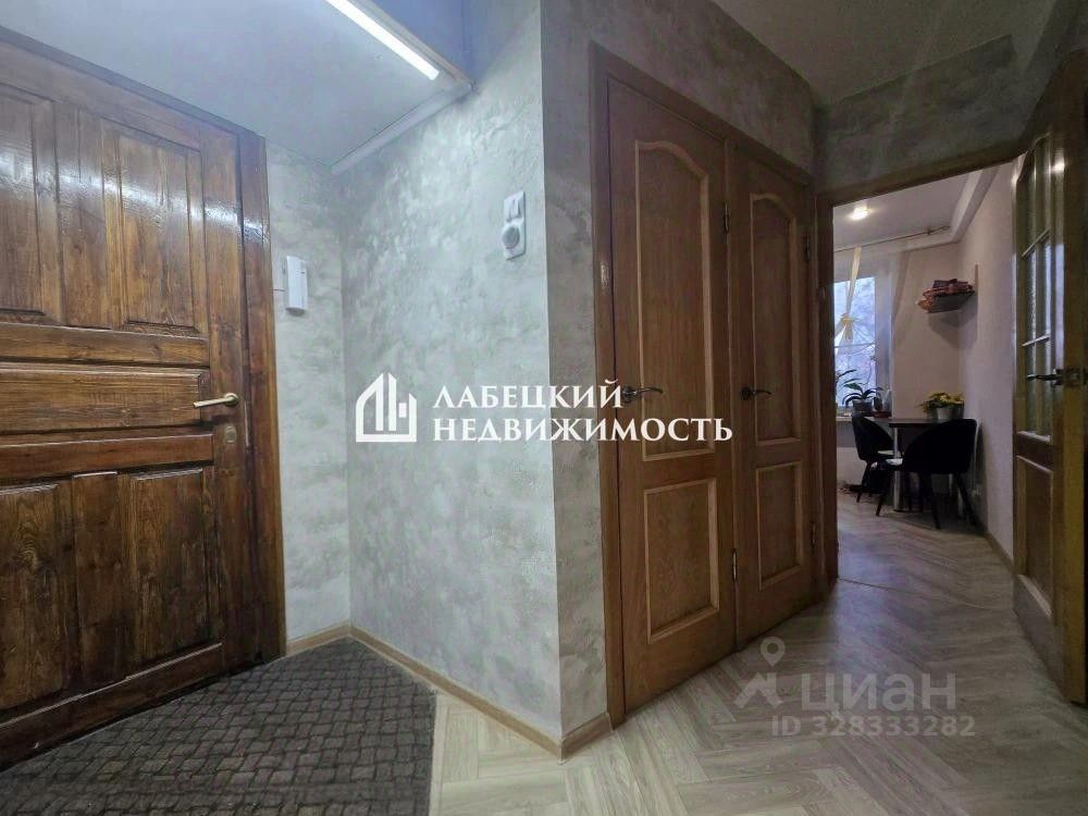 Продажа 3-комн квартиры на вторичном рынке улица Тамбасова, 38/235