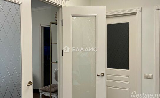 Продажа 3-комн квартиры на вторичном рынке Ленинский пр-кт,  д. 95Б