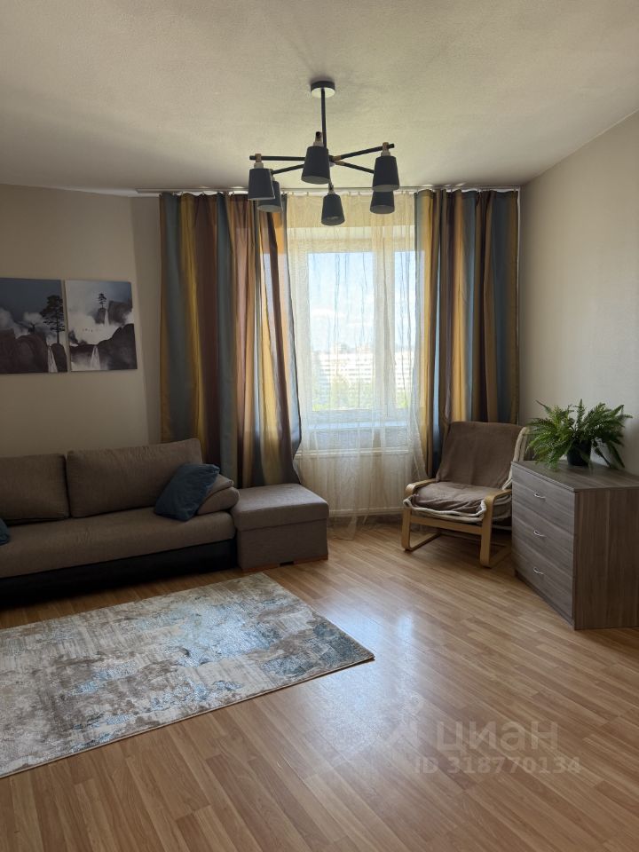 Аренда 1-комн квартиры на вторичном рынке проспект Славы, 52к1