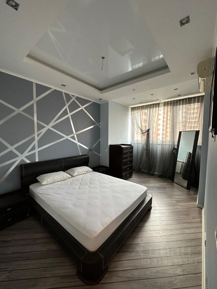 Аренда 3-комн квартиры на вторичном рынке Юбилейный мкр, улица Ленинская, 14