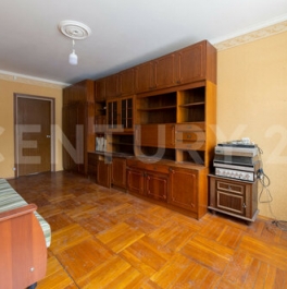 Продажа 4-комн квартиры на вторичном рынке улица Морской Пехоты,  д. 8 к1