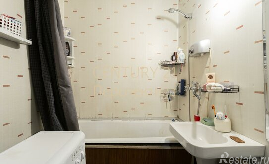 Продажа 2-комн квартиры на вторичном рынке Батайский проезд,  д. 17