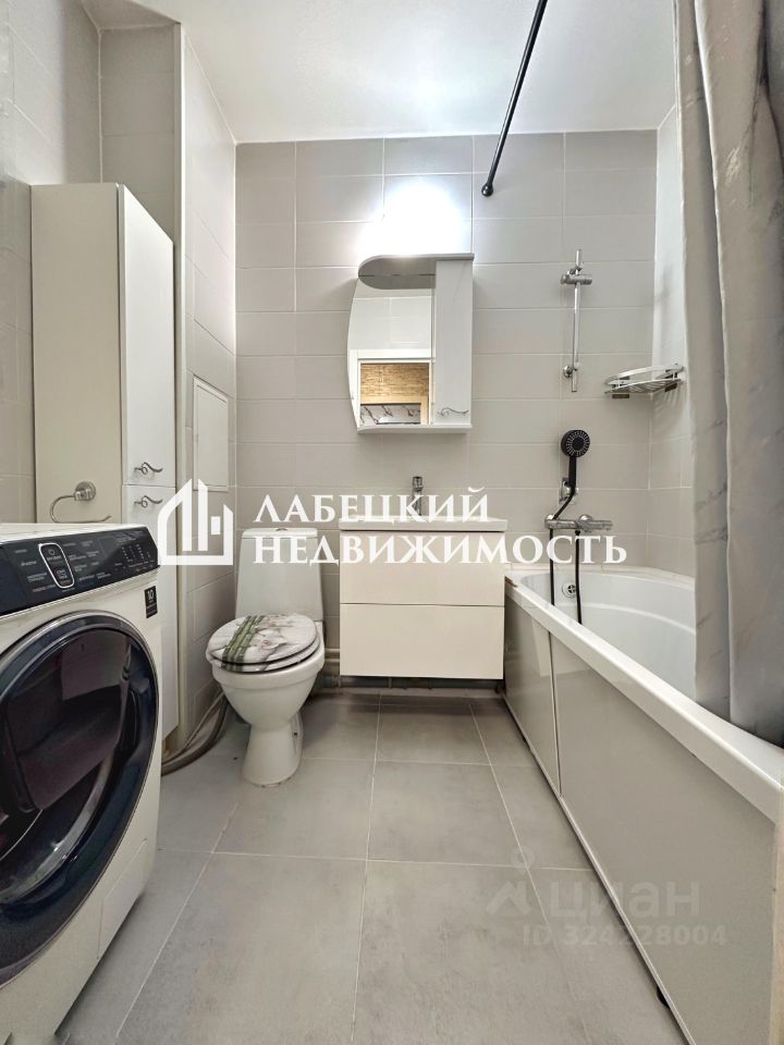 Продажа 1-комн квартиры на вторичном рынке Мурино, улица Шоссе в Лаврики, 70к1