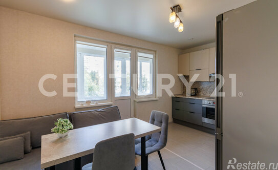 Продажа 3-комн квартиры на вторичном рынке Маршала Захарова ул,  д. 39