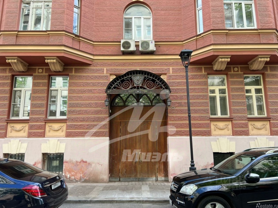 Продажа 2-комн квартиры на вторичном рынке Брюсов переулок,  д. 2/14 с2