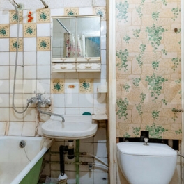 Продажа 1-комн квартиры на вторичном рынке Альпийский переулок,  д. 8