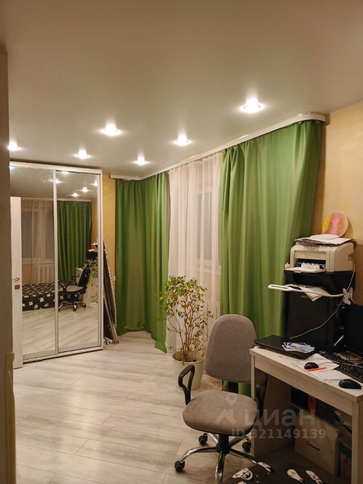 Продажа 3-комн квартиры на вторичном рынке Коммунар г., улица Школьная, 24