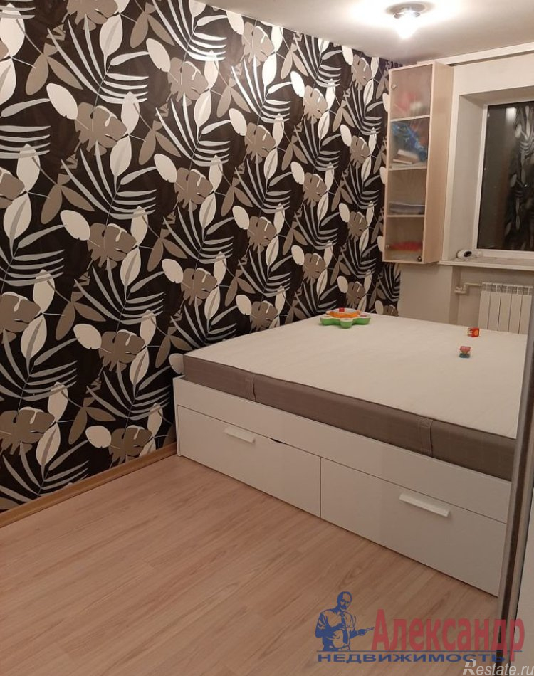 Продажа 2-комн квартиры на вторичном рынке Выборг г., Военная ул. ,  д. 2