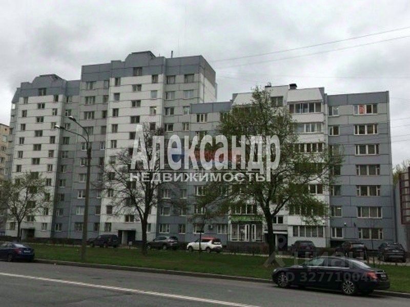 Продажа 3-комн квартиры на вторичном рынке улица Маршала Захарова, 39