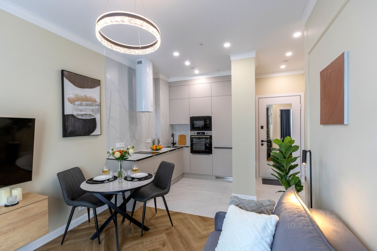 Продажа 2-комн квартиры на вторичном рынке улица Академика Королева, 13