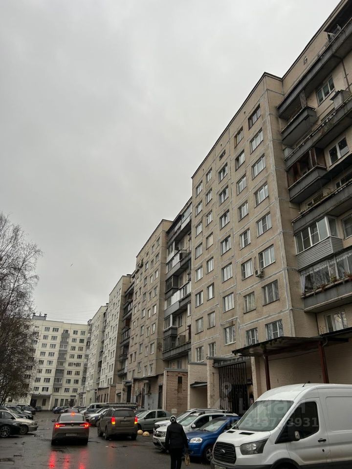 Продажа 2-комн квартиры на вторичном рынке проспект Художников, 15/1