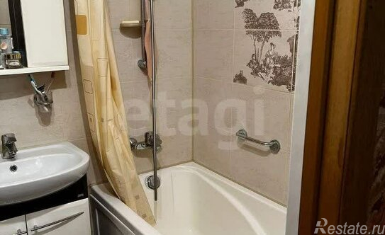 Продажа 3-комн квартиры на вторичном рынке Алтайская улица,  д. 34