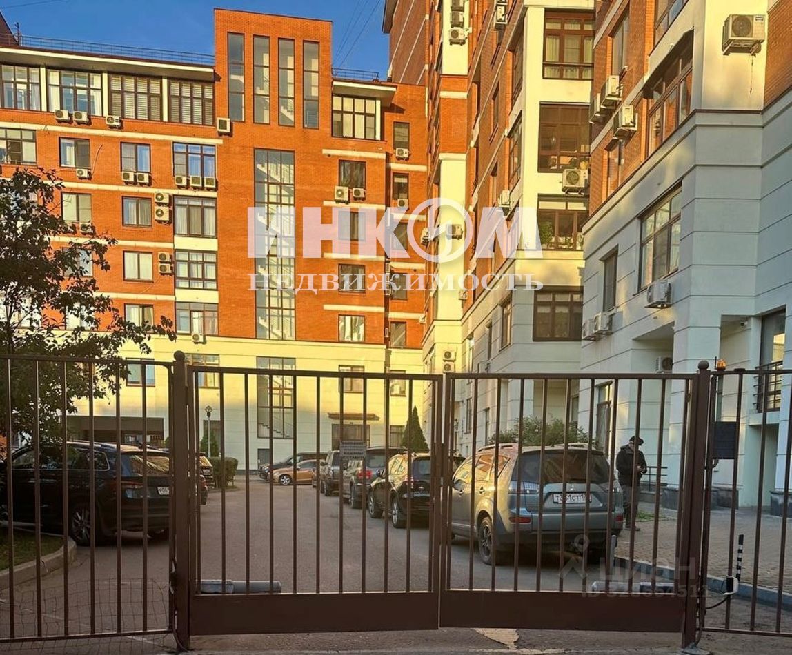 Продажа 3-комн квартиры на вторичном рынке Новослободская улица, 11