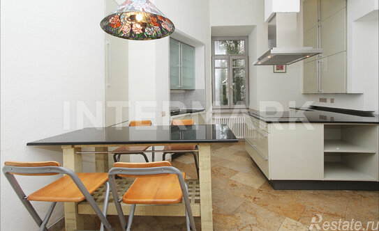 Продажа 4-комн квартиры на вторичном рынке Уланский переулок,  д. 19