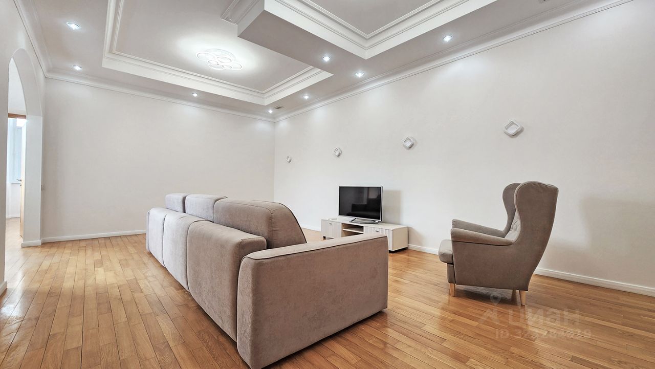 Аренда 4-комн квартиры на вторичном рынке Ломоносовский проспект, 7К5