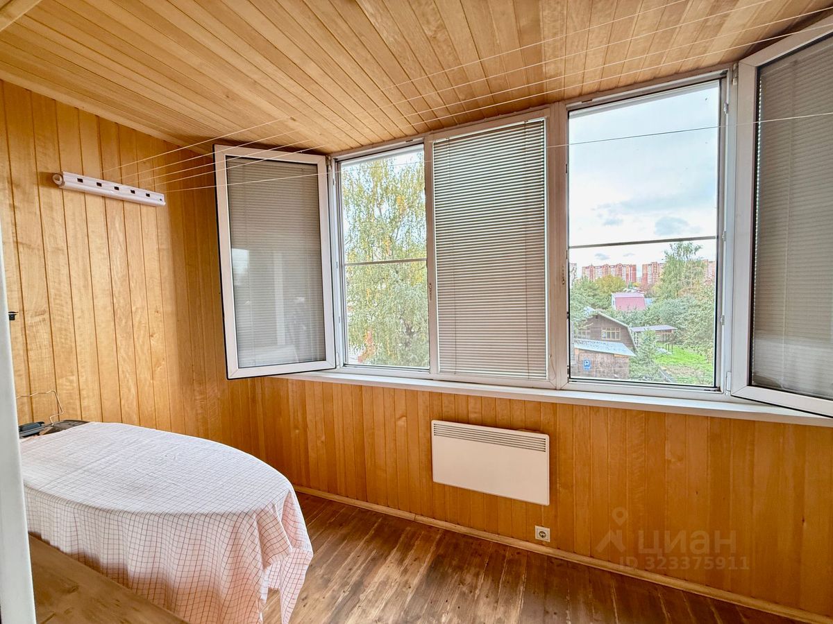 Продажа 2-комн квартиры на вторичном рынке Западный мкр, улица 25 лет Октября, 9