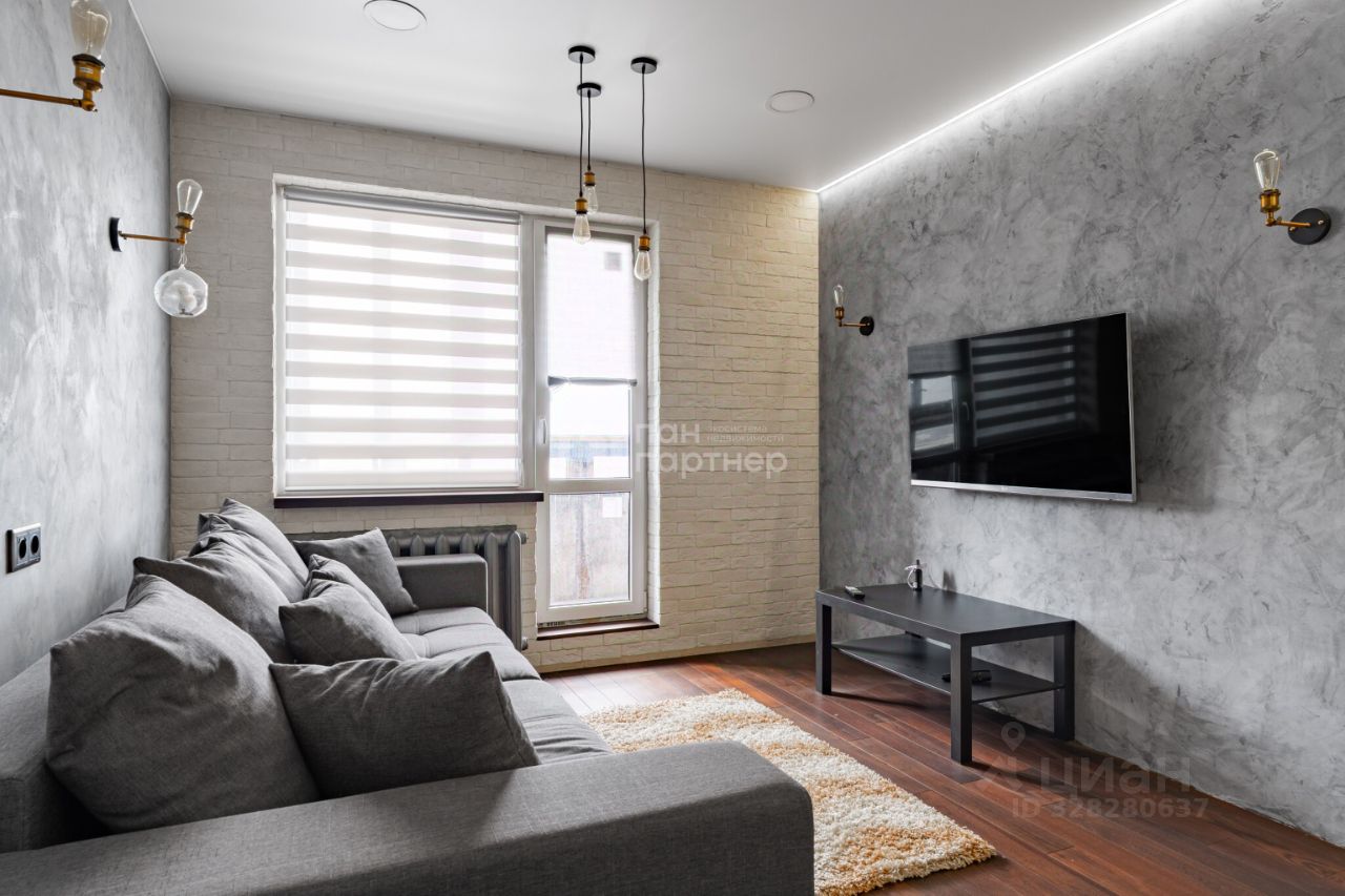 Продажа 2-комн квартиры на вторичном рынке Малая Карпатская улица, 17