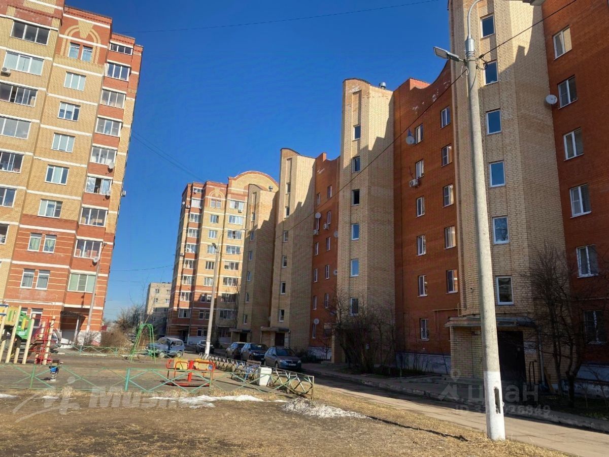 Продажа 3-комн квартиры на вторичном рынке Локомотивный мкр, Поварово пгт, 10