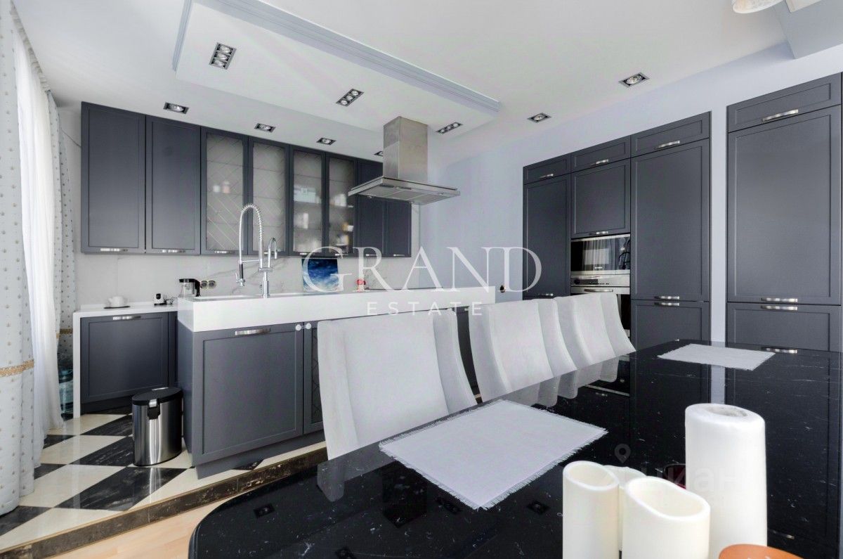 Продажа 3-комн квартиры на вторичном рынке Страстной бульвар, 10к1