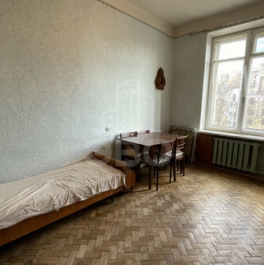 Продажа 2-комн квартиры на вторичном рынке набережная Адмирала Лазарева,  д. 20