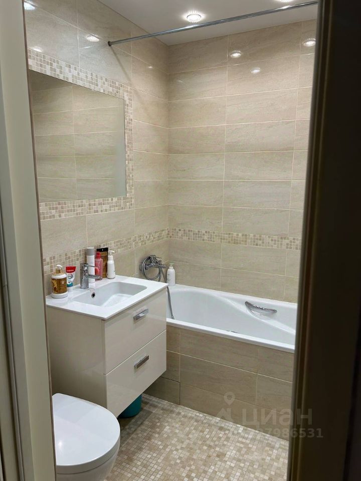 Продажа 2-комн квартиры на вторичном рынке улица Артамонова, 18К2