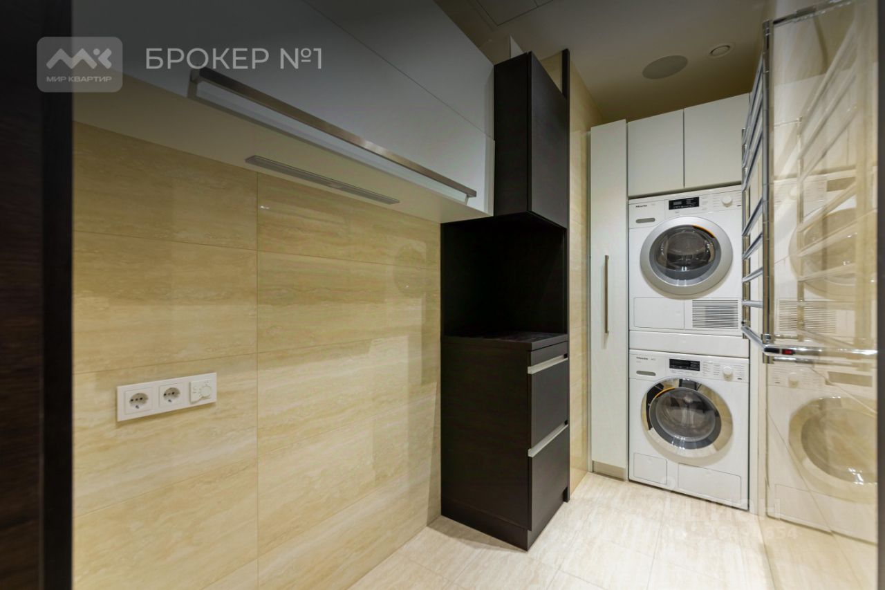 Продажа 4-комн квартиры на вторичном рынке 26-я Васильевского острова линия, 15Б
