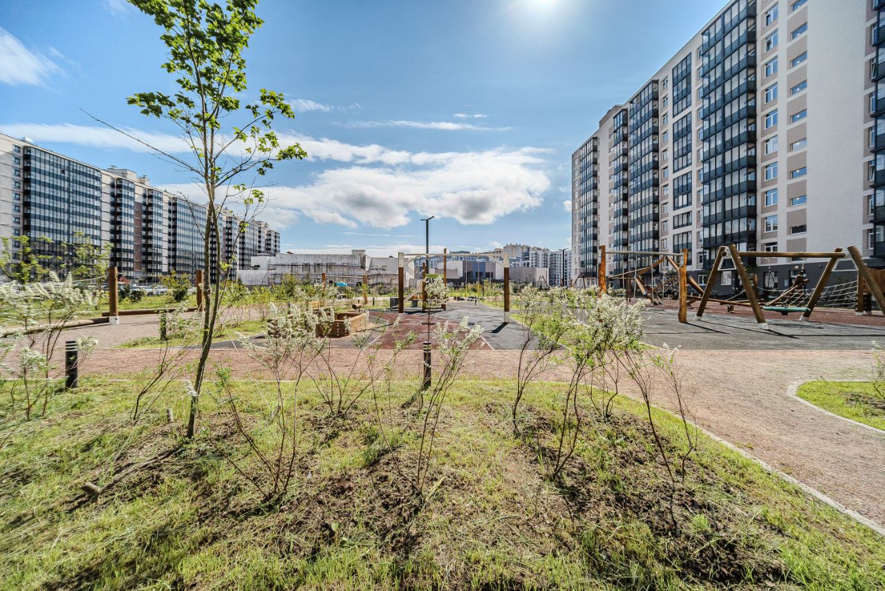 Продажа 4-комн квартиры на вторичном рынке Кудрово г., улица Солнечная, 2