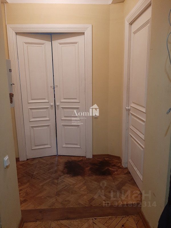 Продажа 2-комн квартиры на вторичном рынке набережная Канала Грибоедова, 93