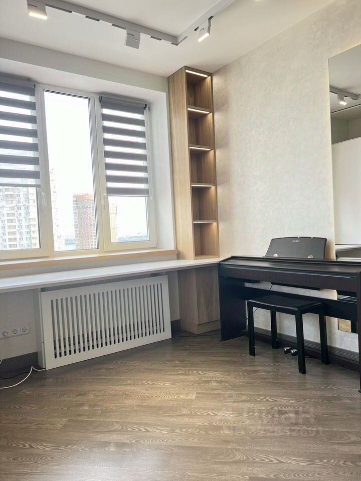 Продажа 3-комн квартиры на вторичном рынке улица Твардовского, 12к2