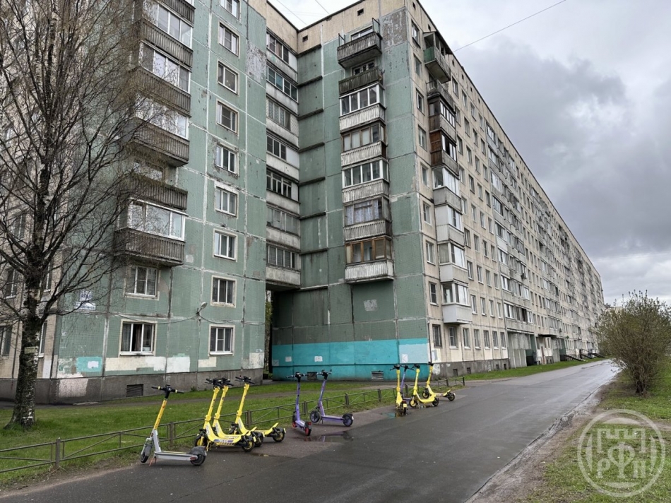 Продажа 4-комн квартиры на вторичном рынке Художников пр.,  д. 43/14