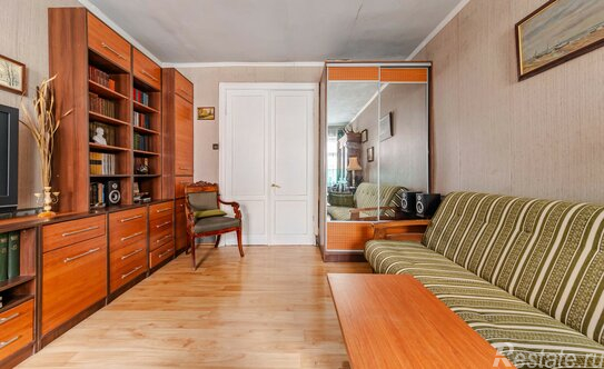 Продажа 4-комн квартиры на вторичном рынке ул Декабристов,  д. 30