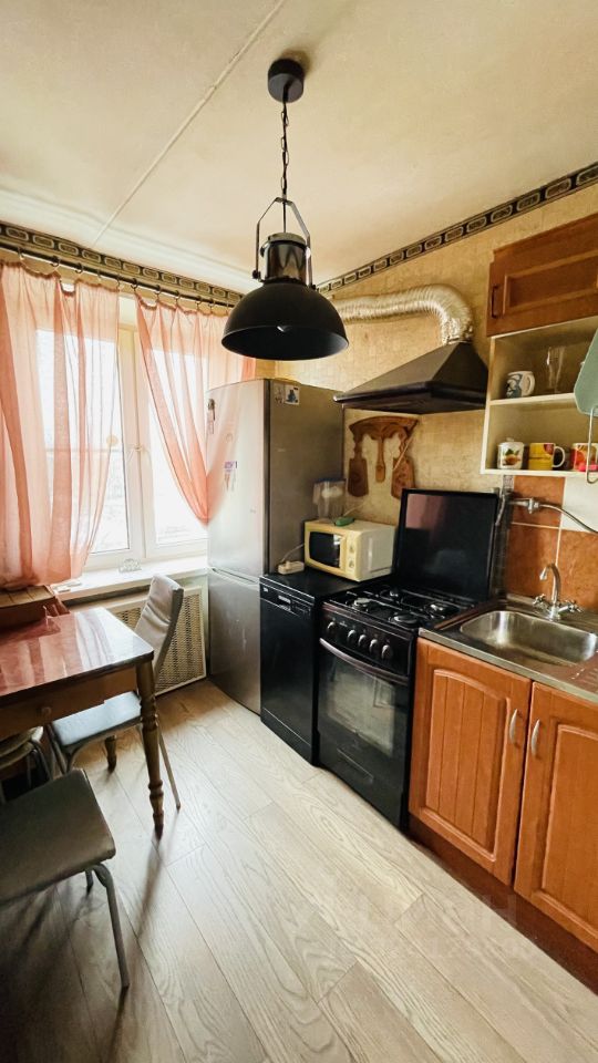 Аренда 1-комн квартиры на вторичном рынке Петергоф, улица Братьев Горкушенко,  д. 1