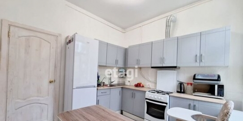 3-комн квартира улица Варвары Петровой,  д. 8