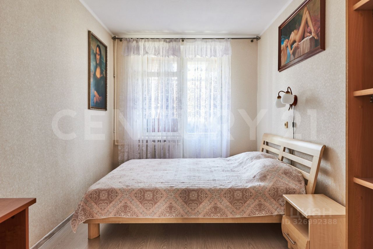 Продажа 3-комн квартиры на вторичном рынке проспект Большевиков, 9К2