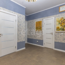 Продажа 3-комн квартиры на вторичном рынке ул Оптиков,  д. 34,  к. 2