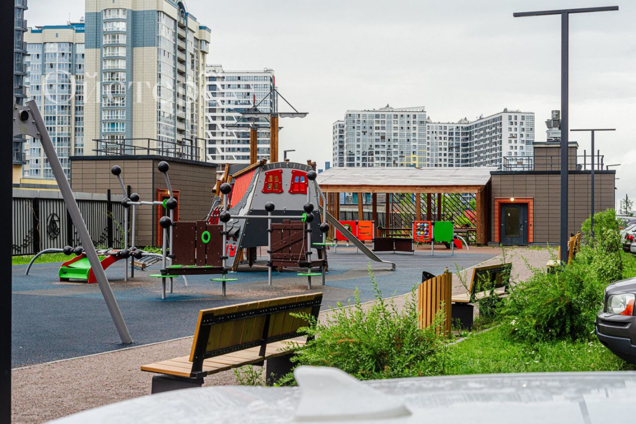 Продажа 2-комн квартиры на вторичном рынке улица Вадима Шефнера, 4