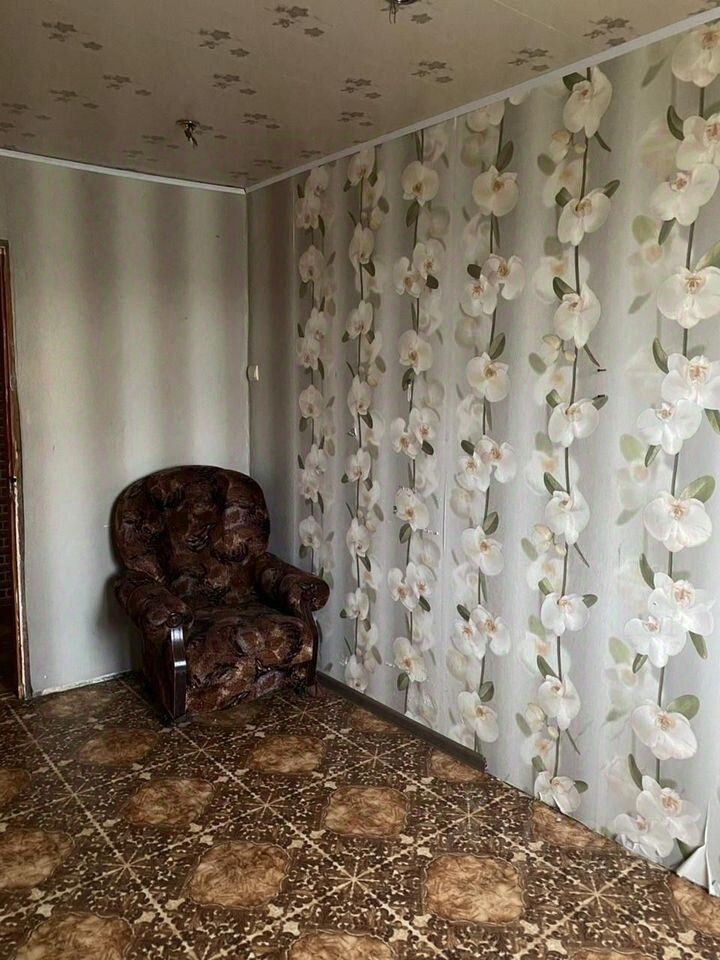 Продажа 2-комн квартиры на вторичном рынке Сясьстрой, улица Космонавтов, 5