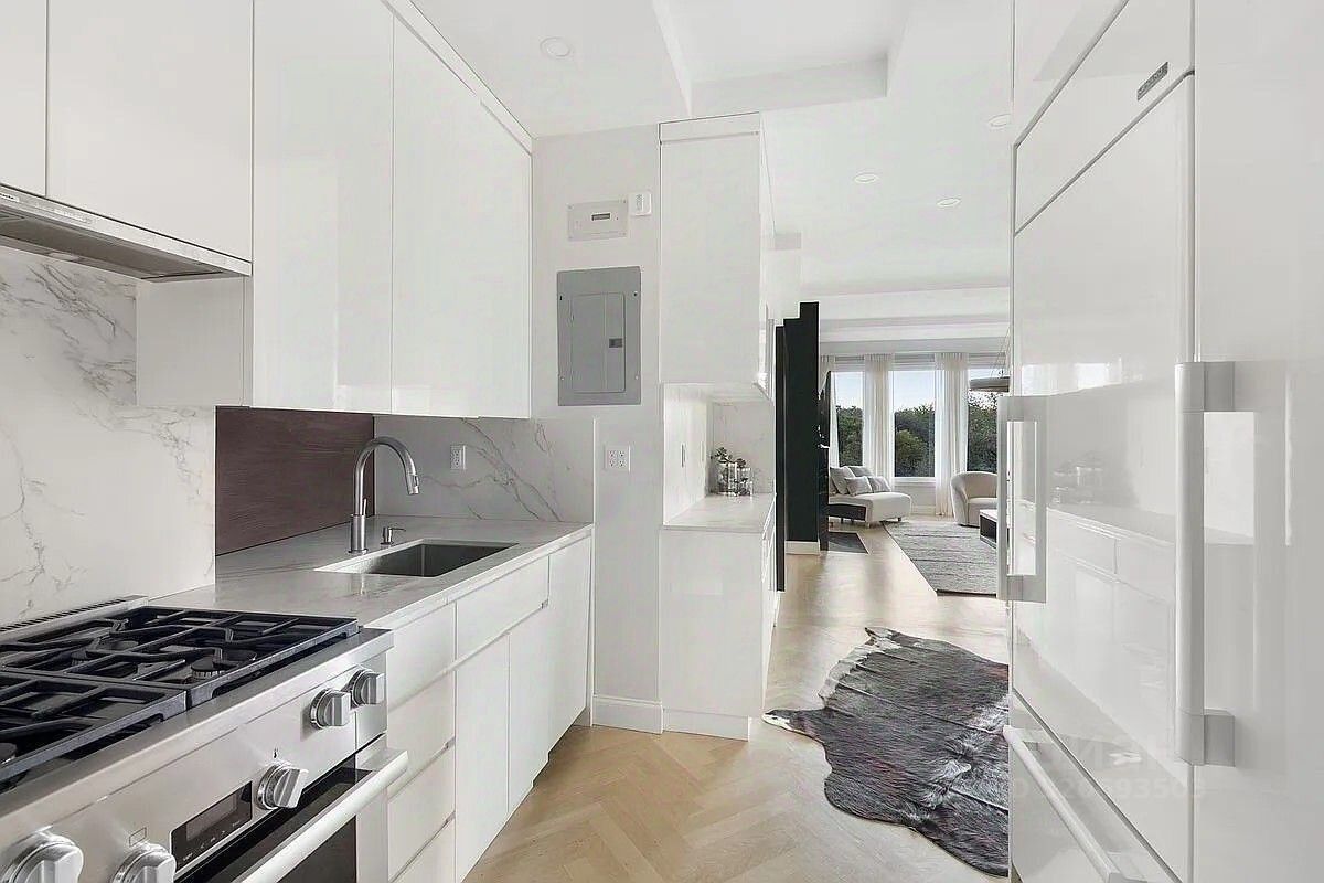 Продажа 3-комн квартиры на вторичном рынке Ходынская улица, 2