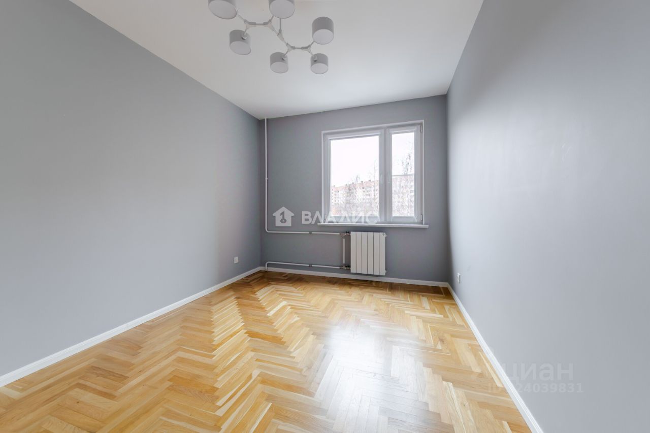 Продажа 3-комн квартиры на вторичном рынке Школьная улица, 104к2