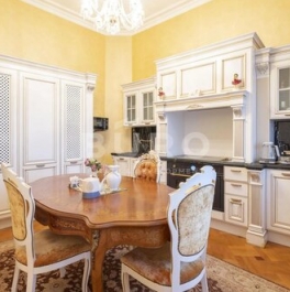 Продажа 6-комн квартиры на вторичном рынке Тверская улица,  д. 9