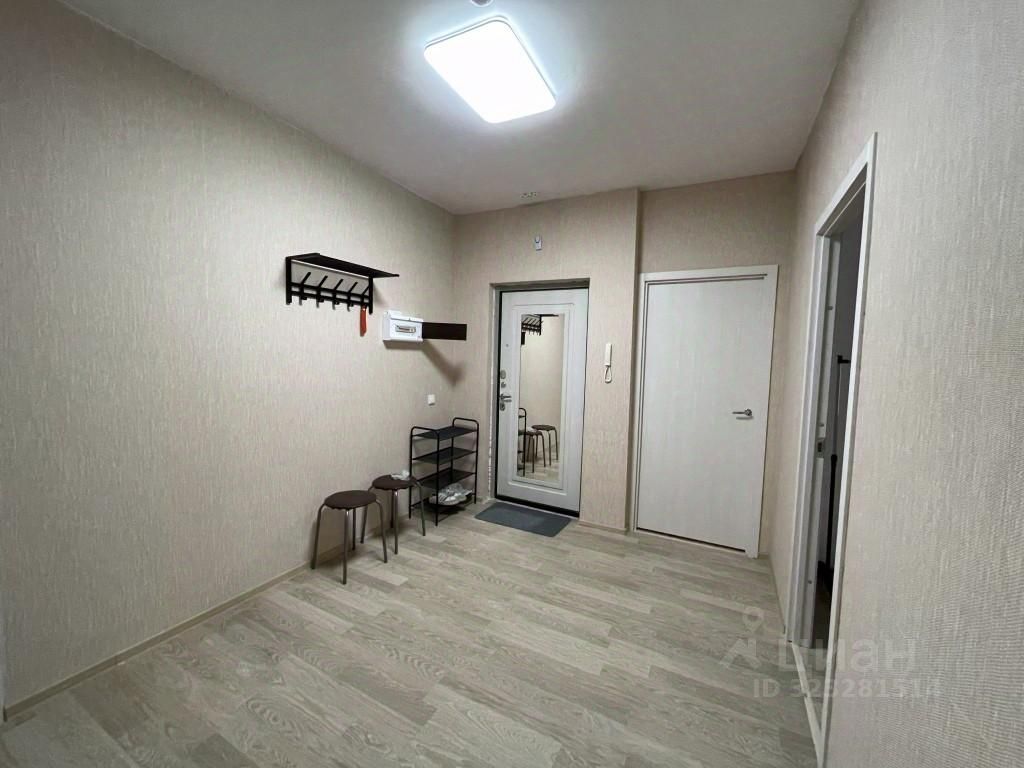 Аренда 3-комн квартиры на вторичном рынке Мурино, улица Шоссе в Лаврики, 78к3