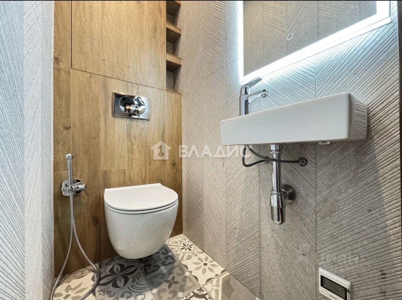 Продажа 3-комн квартиры на вторичном рынке улица Вертолетчиков, 13