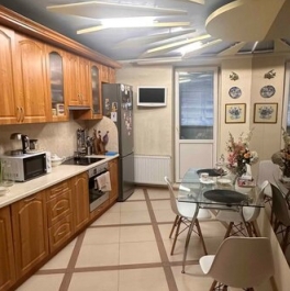 Продажа 4-комн квартиры на вторичном рынке Богатырский пр-кт,  д. 51 к1