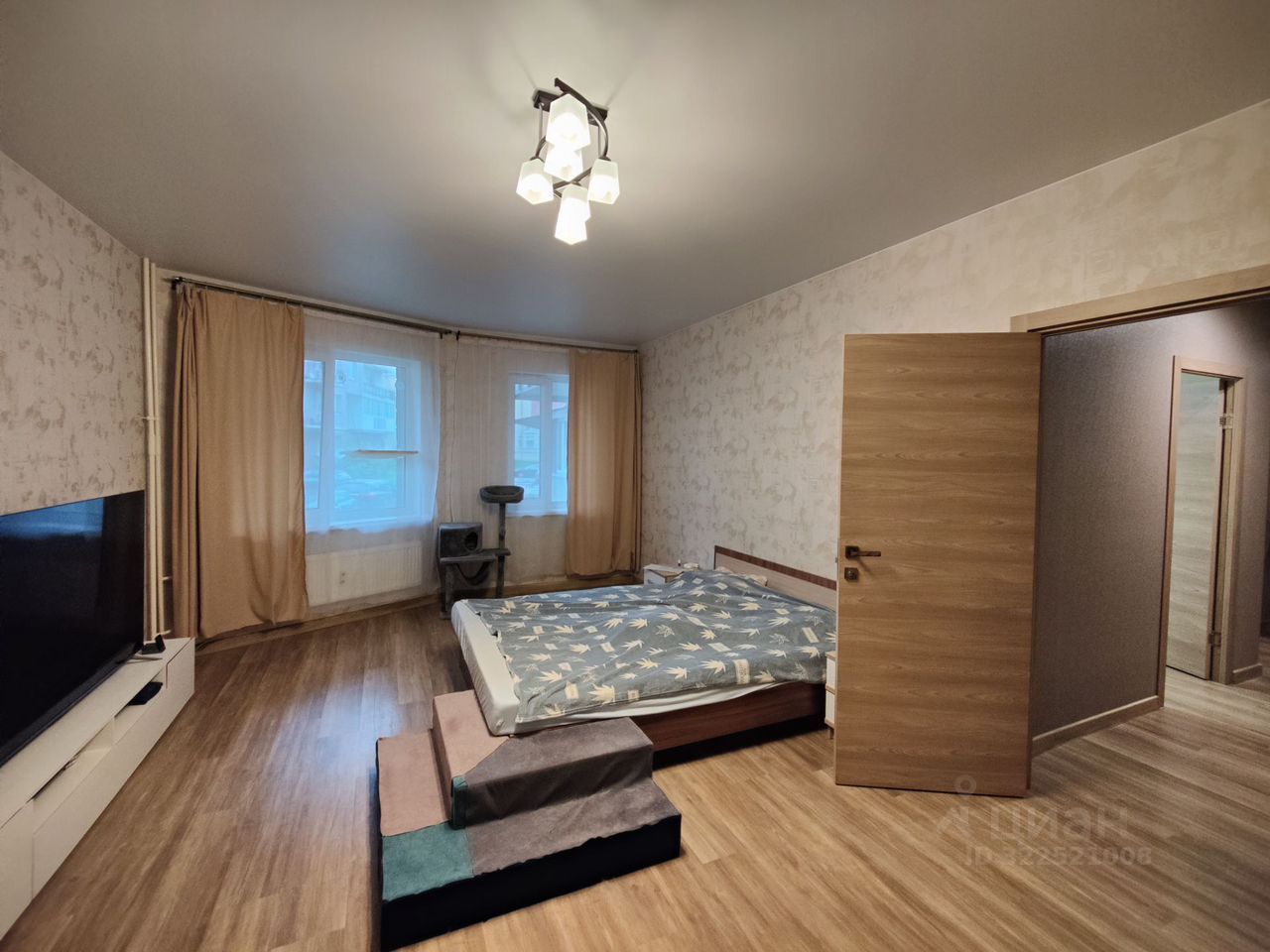 Продажа 2-комн квартиры на вторичном рынке Большеохтинский проспект, 15К2