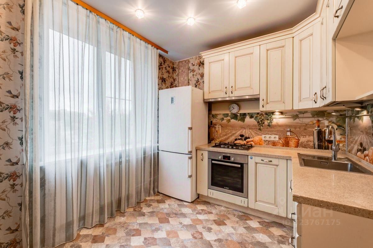 Продажа 4-комн квартиры на вторичном рынке улица Гастелло, 39