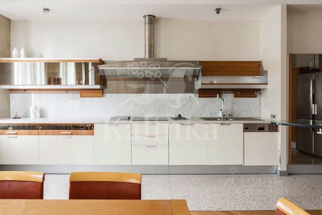 Продажа 5-комн квартиры на вторичном рынке улица Плющиха, 22