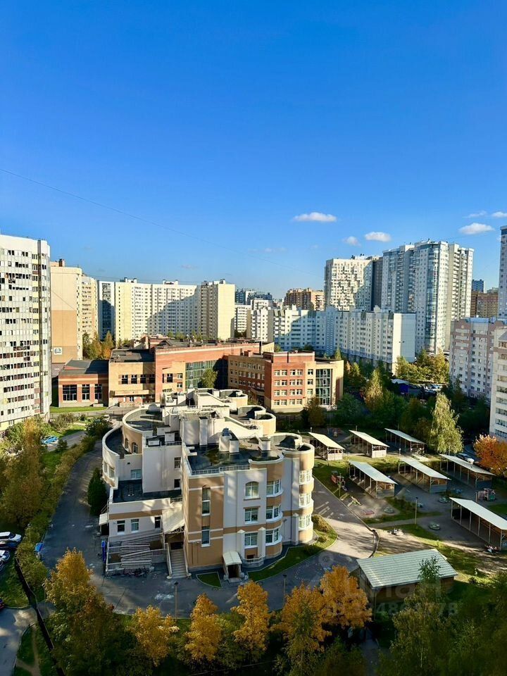 Продажа 2-комн квартиры на вторичном рынке улица Оптиков, 49к2